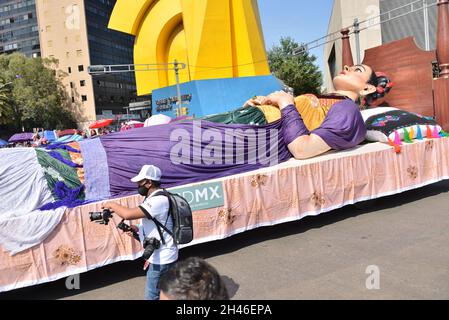 Non exclusif: Les participants participent à la Journée internationale de la mort Parade "célébration de la vie" dans le cadre de la Journée mexicaine des morts cele Banque D'Images