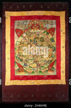 Yama, le Seigneur de la mort, tenant la roue de la vie qui représente Samsara, ou le monde sur une Thangka tibétaine.Dans le cercle central se trouve un serpent pourchassant un cochon pourchassant un coq pourchassant le serpent qui représente la soif, la haine et l'ignorance.Les six sections, entourant le cercle central, montrent des représentations des six royaumes - le Royaume des dieux, le Royaume des titans, le Royaume des humains, le Royaume des animaux, le Royaume des fantômes affamés et le Royaume des démons. Banque D'Images