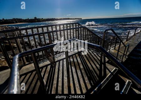 Piscines de Bronte Beach et surf Banque D'Images