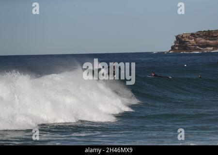 Piscines de Bronte Beach et surf Banque D'Images