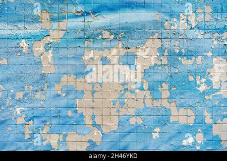 Vieux mur de rue avec peinture ancienne qui s'écaille et texture d'arrière-plan fissurée.Mur avec un effet cannelé de plâtre de couleur.Photo de haute qualité Banque D'Images
