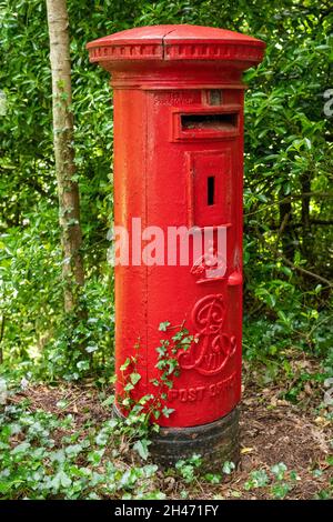 Ancienne boîte postale rouge Banque D'Images