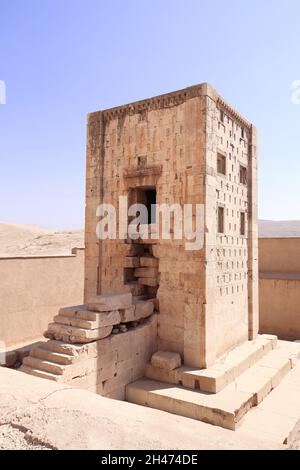 Cube de Zoroaster (Ka'ba-ye Zartocht ) près des tombes royales dans l'ancienne nécropole Naqsh-e Rustam, dynastie des Achaemenid, province de Fars, Iran.Le monde de l'UNESCO Banque D'Images