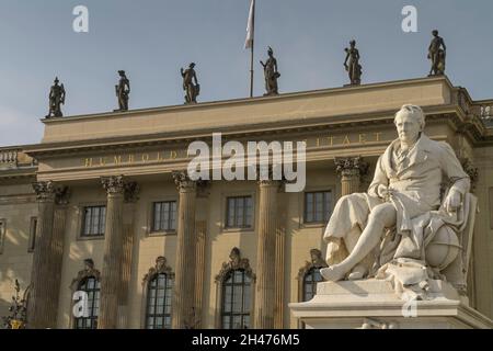 Denkmal Alexander von Humboldt, Hauptgebäude, Humboldt-Universität, Unter den Linden, Mitte, Berlin, Deutschland Banque D'Images