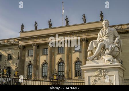 Denkmal Alexander von Humboldt, Hauptgebäude, Humboldt-Universität, Unter den Linden, Mitte, Berlin, Deutschland Banque D'Images