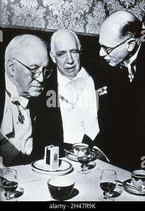 Sir Henry Hallett Dale, Niels Bohr et Sir Michael Perrin.Photographie, 1956. Banque D'Images