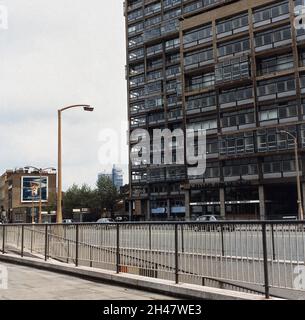 Alexander Fleming House (ministère de la Santé et de la sécurité sociale), Londres, Angleterre : extérieur.Photographie de H. Windsley, 1972. Banque D'Images