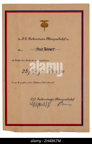 Certificat d'époque pour 25 ans de service à l'AGFA (fondé en 1873 sous le nom d'Actien-Gesellschaft für Anilin-Fabrication à Berlin). Certificat de 1940. Banque D'Images