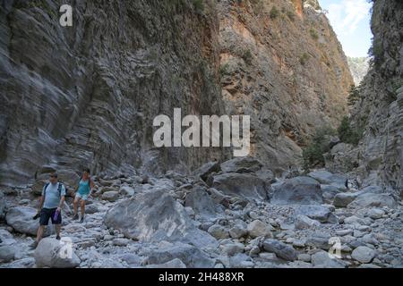 Wanderweg, untere der drei Engstellen 'Eiserne Pforten' portes, Samaria Schlucht, Kreta, Griechenland Banque D'Images