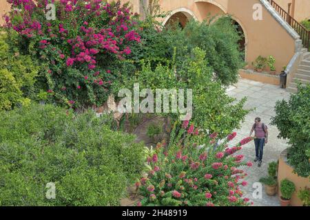Pflanzen, grüner Innenhof, Agia Triada Kloster, Kreta, Griechenland Banque D'Images