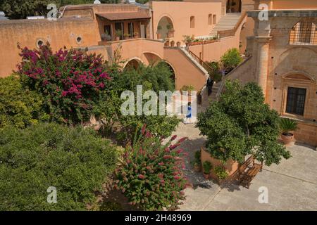 Pflanzen, grüner Innenhof, Agia Triada Kloster, Kreta, Griechenland Banque D'Images