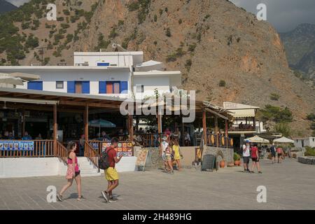 Hôtels et restaurants, Strandpromenade, Agia Roumeli, Kreta, Griechenland Banque D'Images