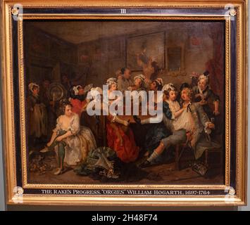 pic shows: Hogarth and Europe Exhibition at the Tate Britain in London Détails “orgies” de sa série de peintures The Rake’s Progress 3 Novembe Banque D'Images