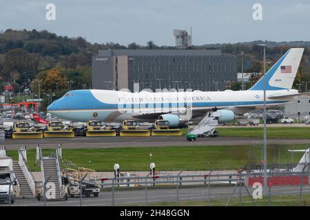 Édimbourg, Écosse, Royaume-Uni.1er novembre 2021.LE président AMÉRICAIN Joe Biden arrive à l'aéroport d'Edimbourg sur Air Force One pour assister à la conférence COP26 sur les changements climatiques à Glasgow.Iain Masterton/Alay Live News. Banque D'Images