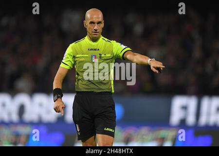 Arbitre Michael Fabbri pendant la Serie Un match entre Salerntana et Napoli au stade Arechi Salerno, Italie, le 31 octobre 2021.(Photo de Nicola Banque D'Images