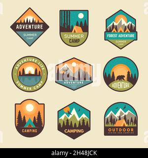 Badges d'aventure.Camp d'été montagnes forêt randonnée explorer scout extérieur étiquettes hipster autocollants récents vecteur modèles ensemble Illustration de Vecteur