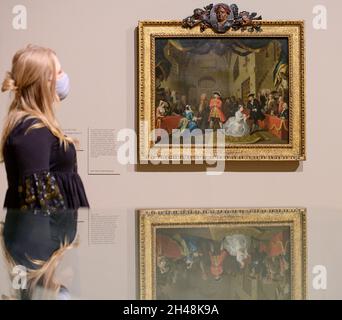 Tate Britain, Londres, Royaume-Uni.1er novembre 2021.Hogarth & Europe (3 novembre 21-20 mars 22).Cette grande exposition présente sous une nouvelle lumière William Hogarth (1697-1764), l’un des peintres les plus célèbres de Grande-Bretagne.Hogarth & Europe montre son travail aux côtés d'artistes de tout le continent, en comparant comment Hogarth a représenté Londres avec d'autres artistes représentant des villes européennes comme Amsterdam, Venise et Paris.Image: William Hogarth, Une scène de l'Opéra VI du mendiant, 1731.Collection de Tate.Crédit : Malcolm Park/Alay Live News. Banque D'Images