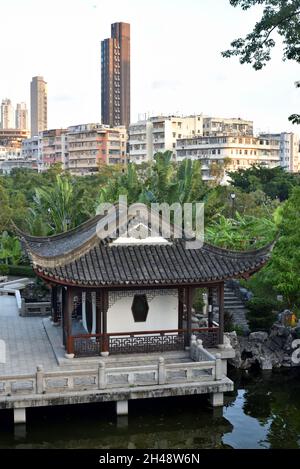 Pavillon sur l'eau, parc municipal clos de Kowloon, Hong Kong Banque D'Images