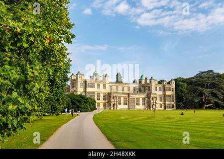 Audley End House, une maison de campagne du début du XVIIe siècle, près de Saffron Walden, Essex, Angleterre Banque D'Images