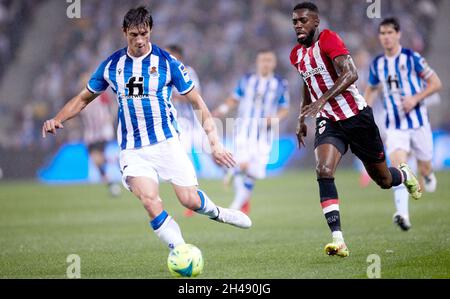 Robin le Normand de Real Sociedad et Inaki Williams de Athletic Club en action pendant le championnat d'Espagne la Liga match de football entre Real Sociedad et Athletic Club le 31 octobre 2021 à Reale Arena à San Sebastian, Espagne - photo: Ricardo Larreina/DPPI/LiveMedia Banque D'Images