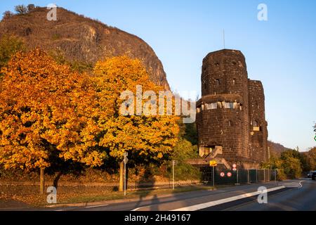 Vestiges de la tête de pont de l'ancien pont de Remagen (pont de Ludendorff) en dessous de l'Erpeler Ley, Erpel, Rhénanie-Palatinat, Allemagne.Rest Banque D'Images