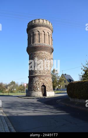Tour d'eau médiévale à Münstermaifeld Banque D'Images