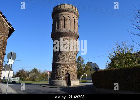Tour d'eau médiévale à Münstermaifeld Banque D'Images