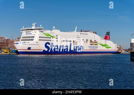 Die Schwedenfähre Stena Scandinavica im Kieler Hafen am Schwedenkai Banque D'Images