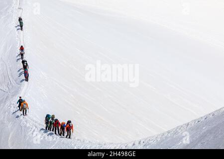 Groupe d'alpinistes sur les pentes du Mont Blanc, Chamonix, France Banque D'Images