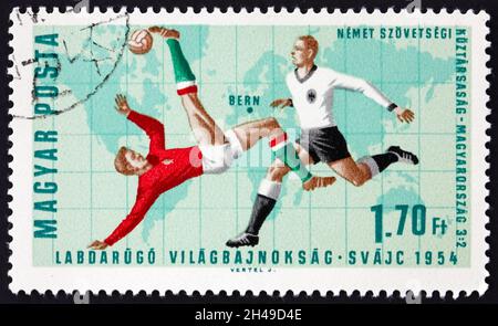 HONGRIE - VERS 1966: Un timbre imprimé en Hongrie montre Soccer Play, Berne (Allemagne 3, Hongrie 2), coupe du monde de football Championnat 1966, Wembley, Angleterre, Banque D'Images