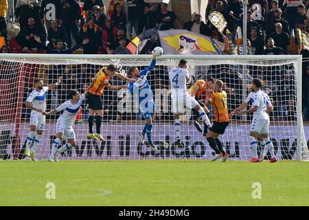 Benevento, Italie.1er novembre 2021.Jesse Joronen (Brescia Calcio) pendant Benevento Calcio vs Brescia Calcio, Ligue italienne de championnat de football BKT à Benevento, Italie, novembre 01 2021 crédit: Agence de photo indépendante/Alamy Live News Banque D'Images