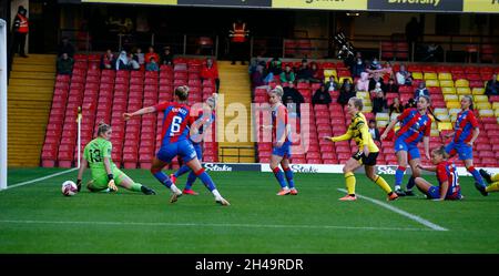 DAGENHAM, ANGLETERRE - OCTOBRE 31: Ylenia Priest de Watford Dames scores lors du match de championnat féminin Barclays FA entre Watford et Crystal Pal Banque D'Images