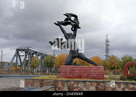 Statue soviétique de Prométhée à la centrale nucléaire de Tchernobyl Banque D'Images