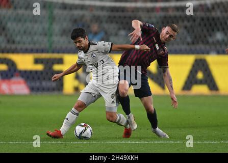 VARSOVIE, POLOGNE - OCTBER 31, 2021: Jeu de la Ligue polonaise de football Legia Warszawa - Pogon Szczecin, Andre Martins (Legia Warszawa) Kacper Kozlowski (Pogon Banque D'Images