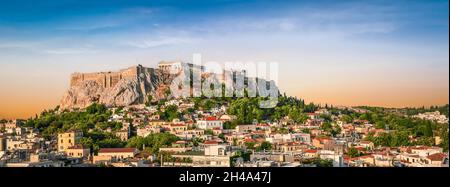Athènes, Grèce vue panoramique sur l'Acropole au coucher du soleil. Banque D'Images