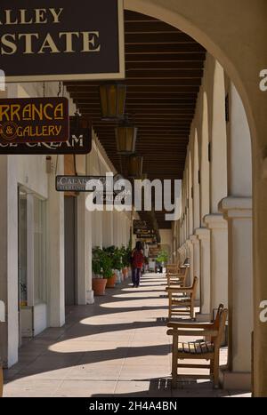 Le quartier pittoresque du centre-ville sur l'avenue principale, Ojai CA Banque D'Images