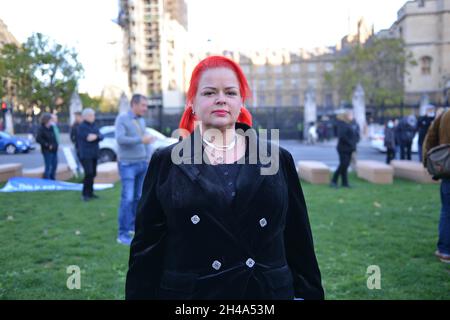 Londres, Royaume-Uni.1er novembre 2021.Une manifestation à Londres est menée par Claire Mercer, veuve d'un homme mort sur une autoroute intelligente.Coffins transité par le centre de Londres jusqu'au siège social du ministère des Transports sur Horseferry Road - un pour chaque décès sur les autoroutes intelligentes dans les cinq ans qui ont précédé la mort de son mari.Credit: Thomas Krych/Alamy Live News Banque D'Images