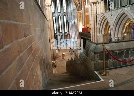 Du haut de l'escalier de nuit à Hexham Abbey, Hexham, Northumberland, Angleterre, Royaume-Uni Banque D'Images