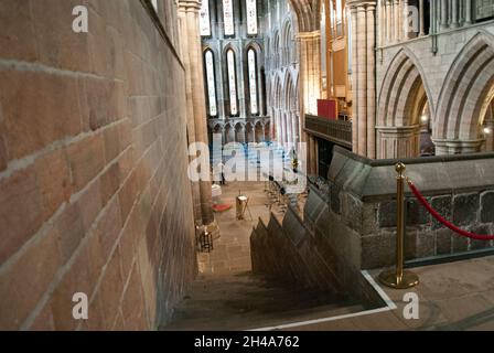 Du haut de l'escalier de nuit à Hexham Abbey, Hexham, Northumberland, Angleterre, Royaume-Uni Banque D'Images