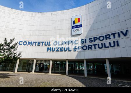 Bucarest, Roumanie, 30 avril 2021 : bâtiment principal du Comité olympique de Roumanie (Comitetul Olimpic Roman) et du Musée du sport (Muzeul Sportului) à Banque D'Images