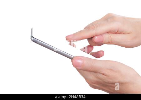 Smartphone dans la main des femmes isolé sur fond blanc. Maquette de l'utilisation d'un périphérique de communication et de gadgets Banque D'Images