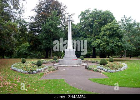 Traversez le War Memorial à Hexham Park, Hexham, Northumberland, Angleterre, Royaume-Uni Banque D'Images