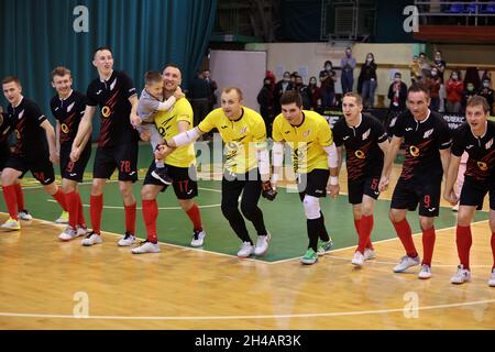 Non exclusif: IVANO-FRANKIVSK, UKRAINE - 29 OCTOBRE 2021 - les joueurs de PFC Uragan Ivano-Frankivsk réagissent à la victoire du champion du Futsal de l'UEFA en 2021/2022 Banque D'Images