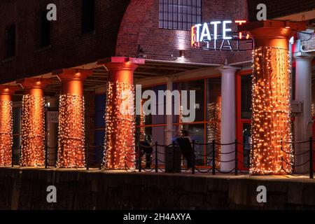 Tate Gallery at Night, Albert Dock, Liverpool, Angleterre Banque D'Images