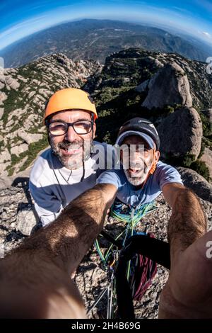 deux anciens grimpeurs se sont plains au sommet Banque D'Images