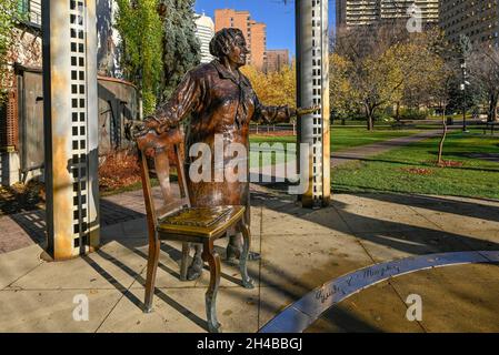 Emily Murphy, célèbre statue de cinq, appelée « les femmes sont des personnes », par Barbara Paterson, Calgary, Alberta, Canada Banque D'Images