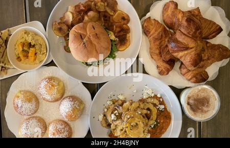 Food Story, brunch au café, vue sur la table Banque D'Images