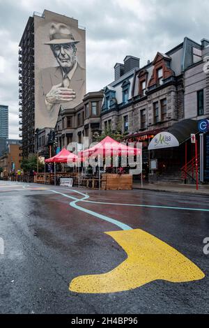 La fresque commémorative Leonard Cohen « Tour de chansons » peinte par les artistes Gene Pendon et El Mac, rue Crescent, Montréal, province de Québec, Canada Banque D'Images