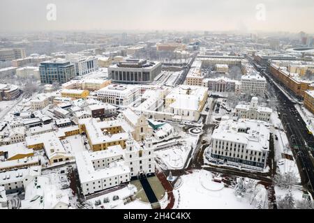 Centre-ville de Minsk enneigé d'une hauteur.La ville haute.Bélarus. Banque D'Images