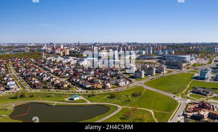 Vue depuis la hauteur du secteur privé à Drozdy dans la ville de Minsk.Belarus. Banque D'Images